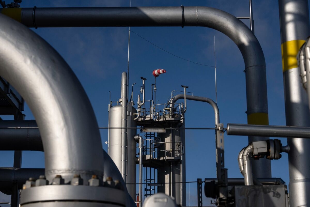 Oil Curve Shift Shows Fears of Protracted Mideast Conflict