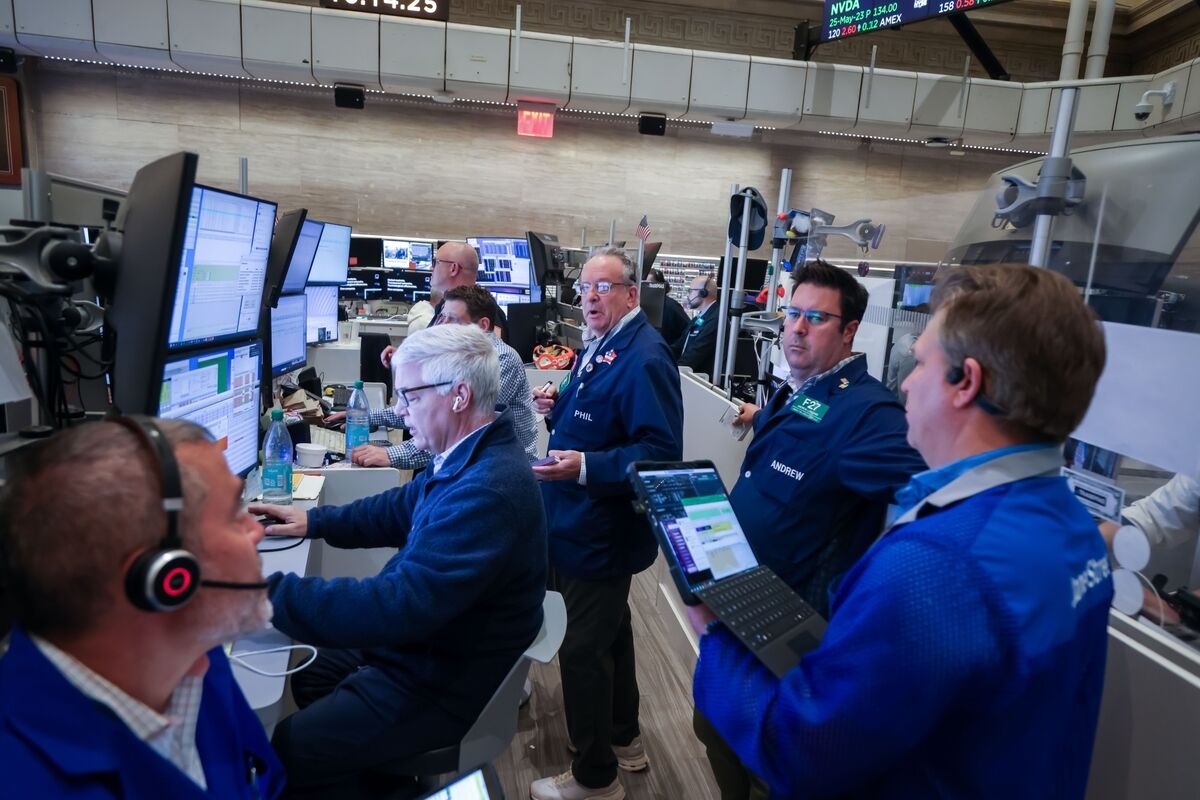 YOLO Crowd's Record Dip Buying Binge Calms a Jumpy Stock Market