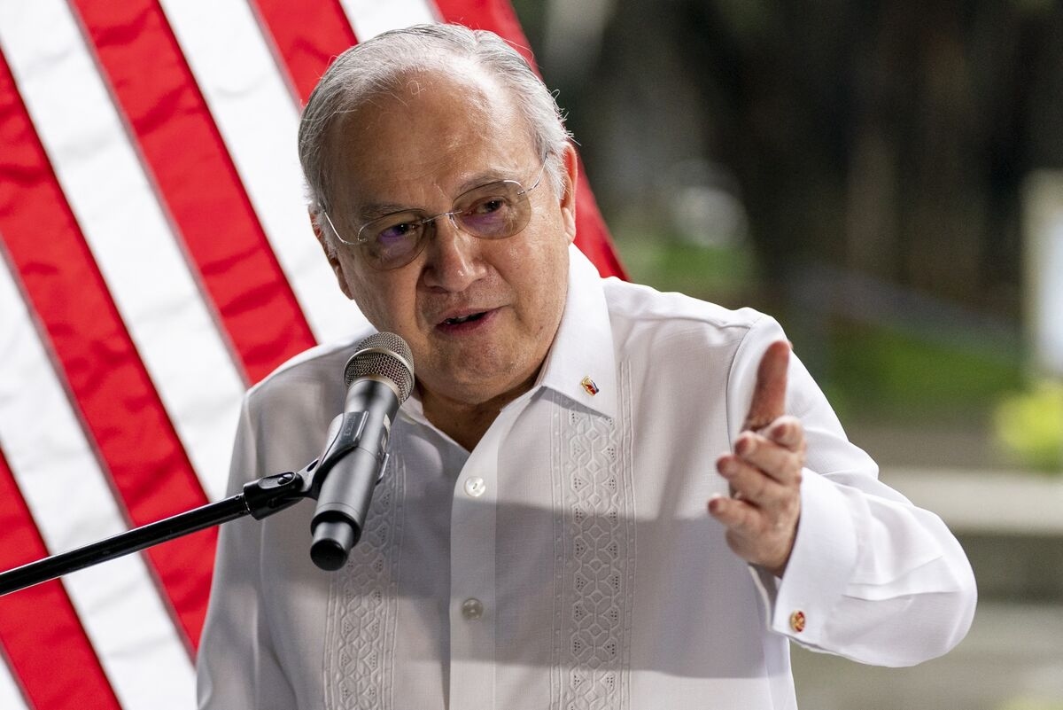 Philippines Aims to Further Lower US Tariff to 15%, Envoy Says
