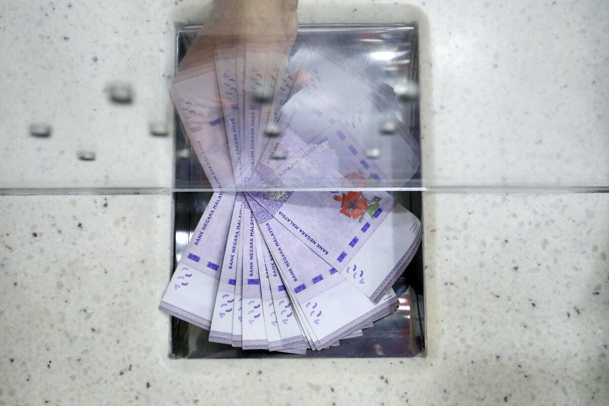 Malaysia FX Reserves at Three-Year High to Aid Ringgit Stability