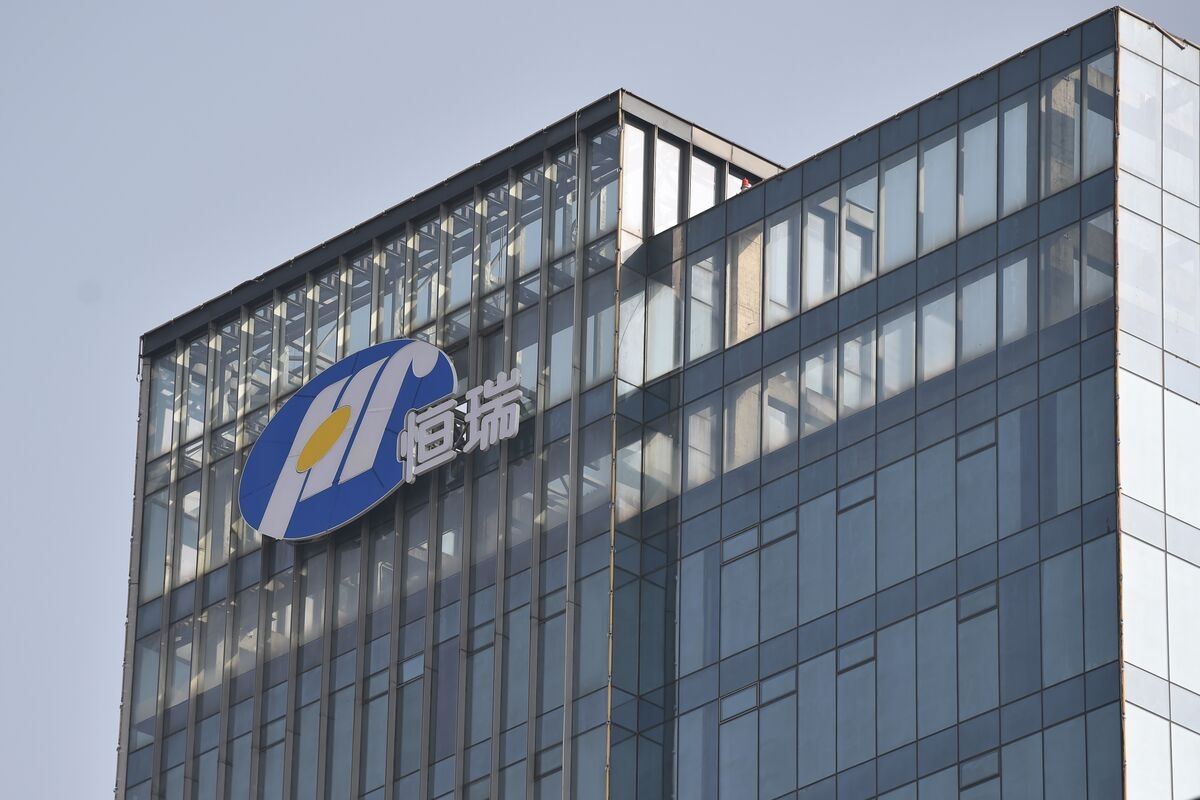 Top Chinese Drugmaker Hengrui Set to Begin Hong Kong Trading