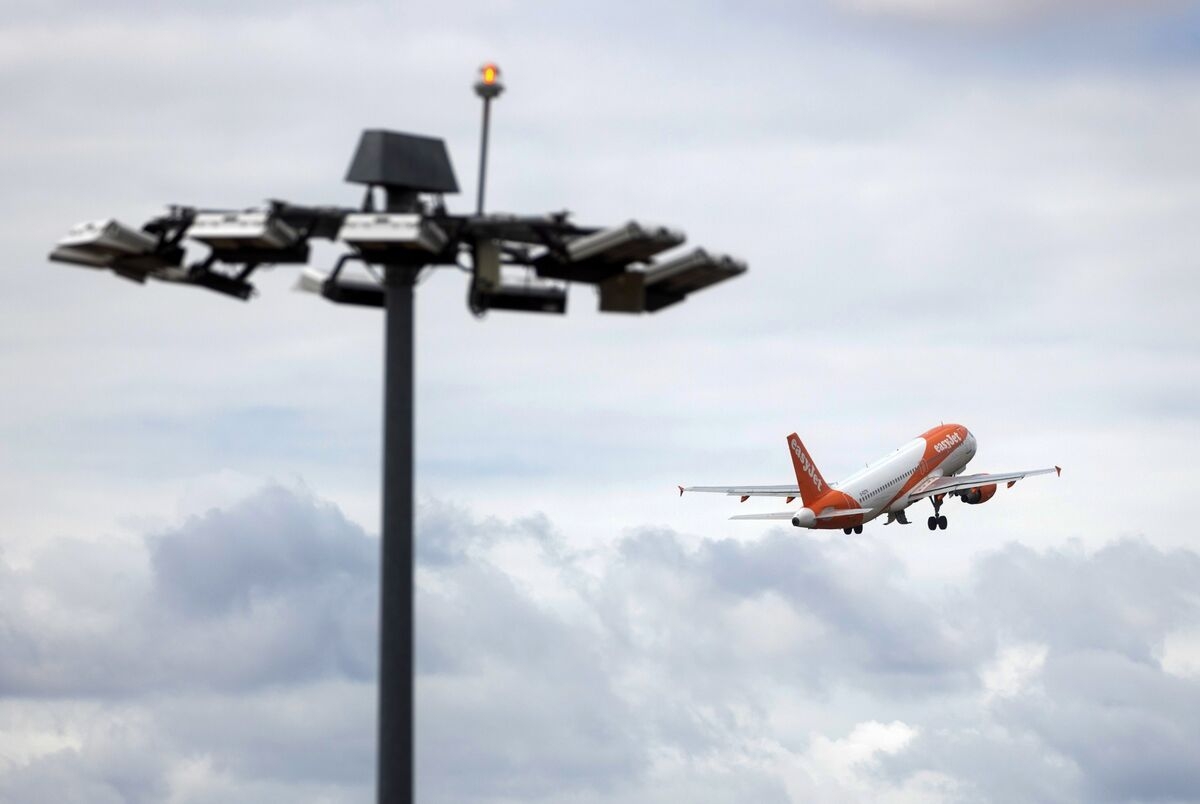 Airline Industry Benefiting From Lower Oil Price, IATA Head Says