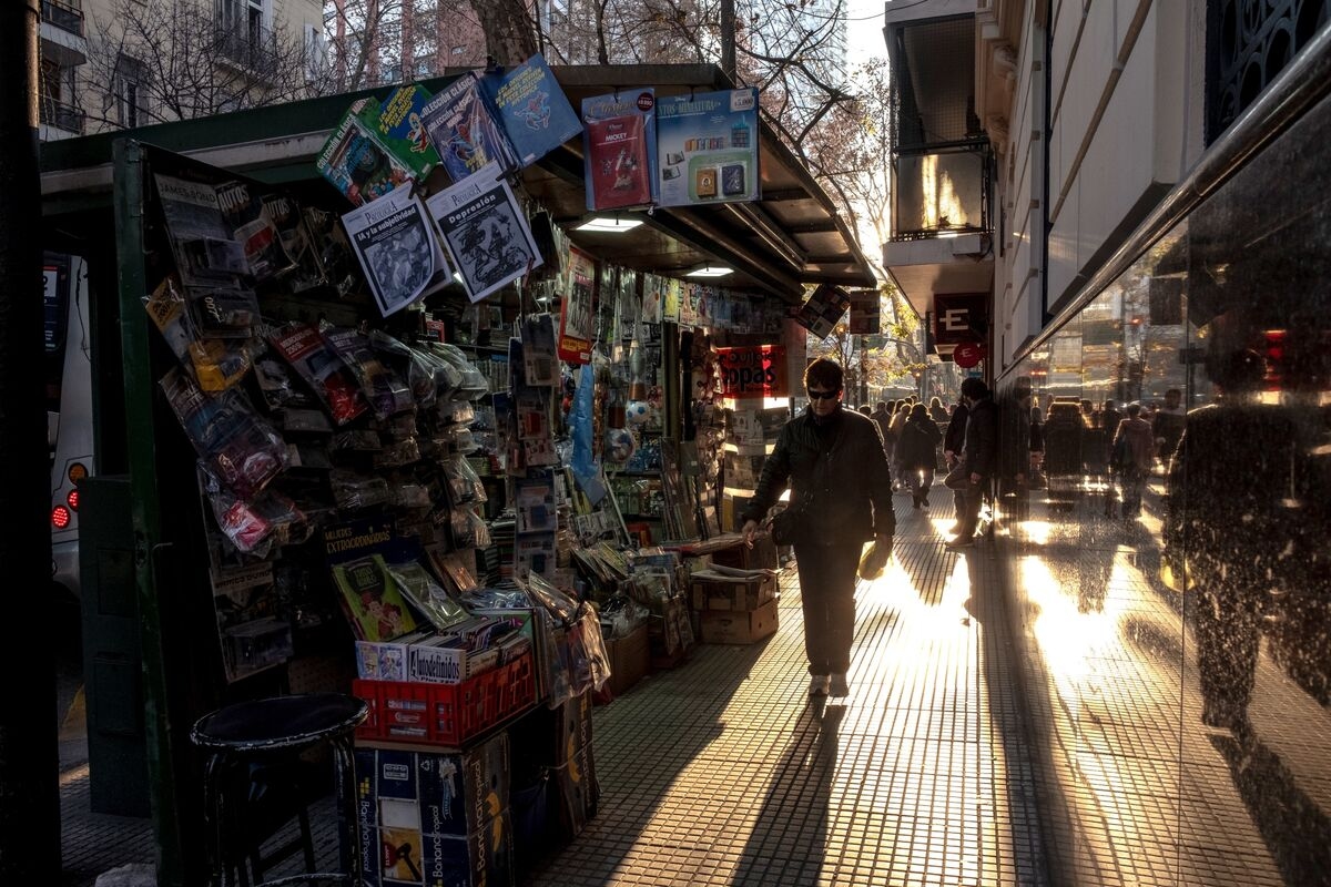 IMF Relaxes Argentina's Reserves Target by $5 Billion in 2025