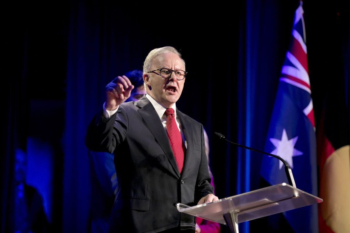 Albanese Gets Rare Chance to Fix Australia's Economy