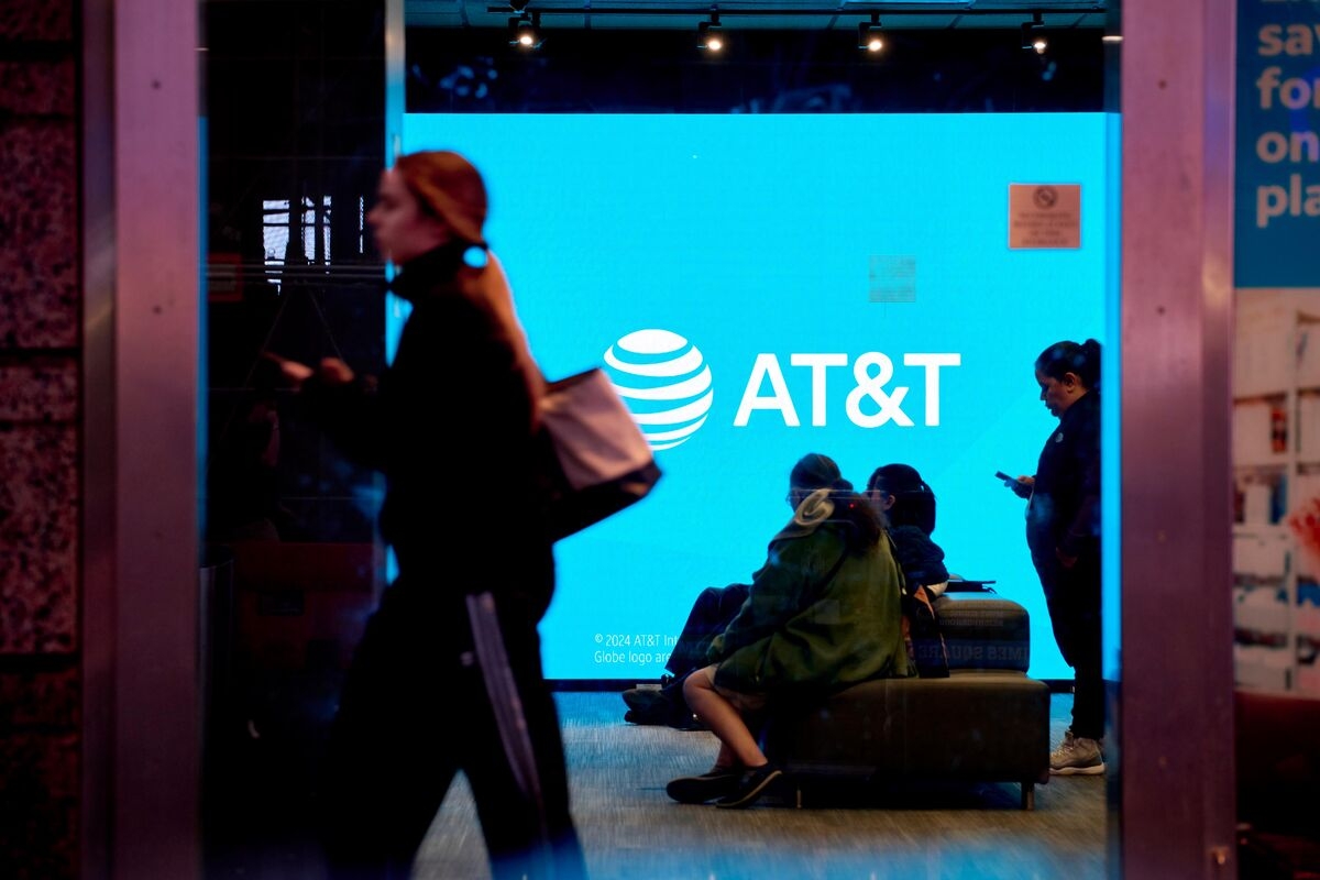 AT&T Buys Lumen's Consumer Fiber Business for $5.75 Billion