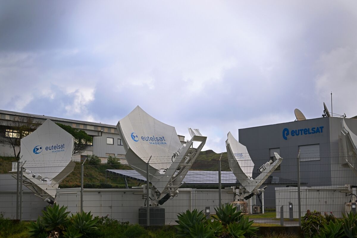 Eutelsat in Talks to Double France's Stake in €1.5 Billion Raise