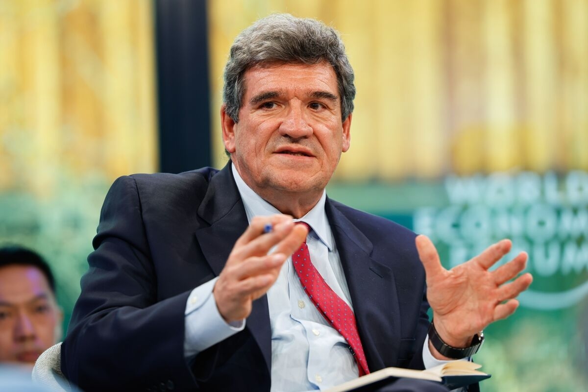 ECB's Escriva Calls for ‘Cautious' Policy Decisions, Vanguardia Reports