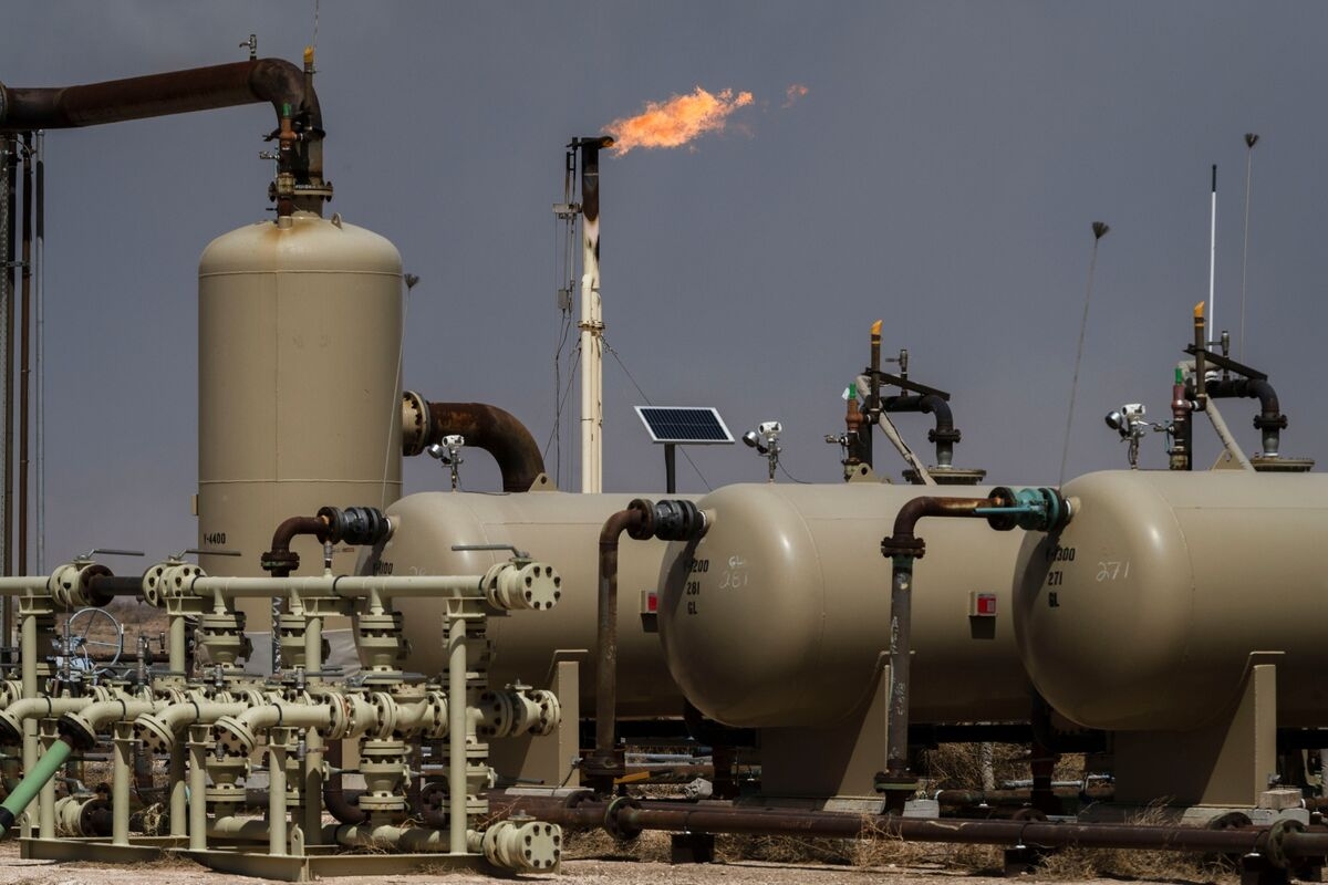 Fitch Says Global Energy Outlook Worsens on Tariff, OPEC+ Woes
