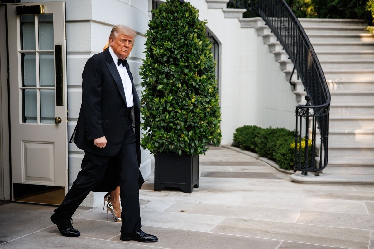 Trump Says He Will Set Unilateral Tariff Rates Within Two Weeks