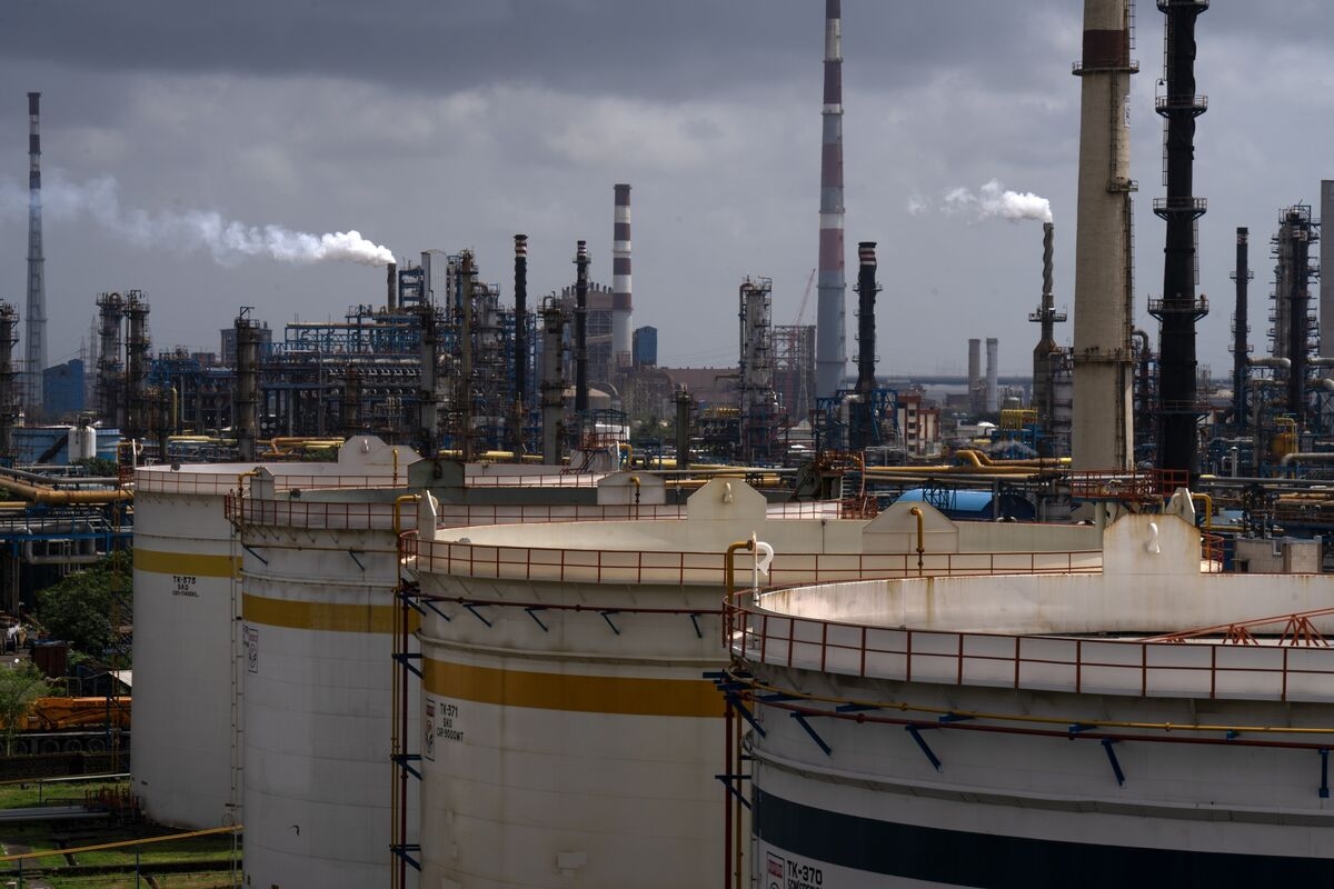 India Makes a Caveated Pledge to Continue Buying Russian Oil