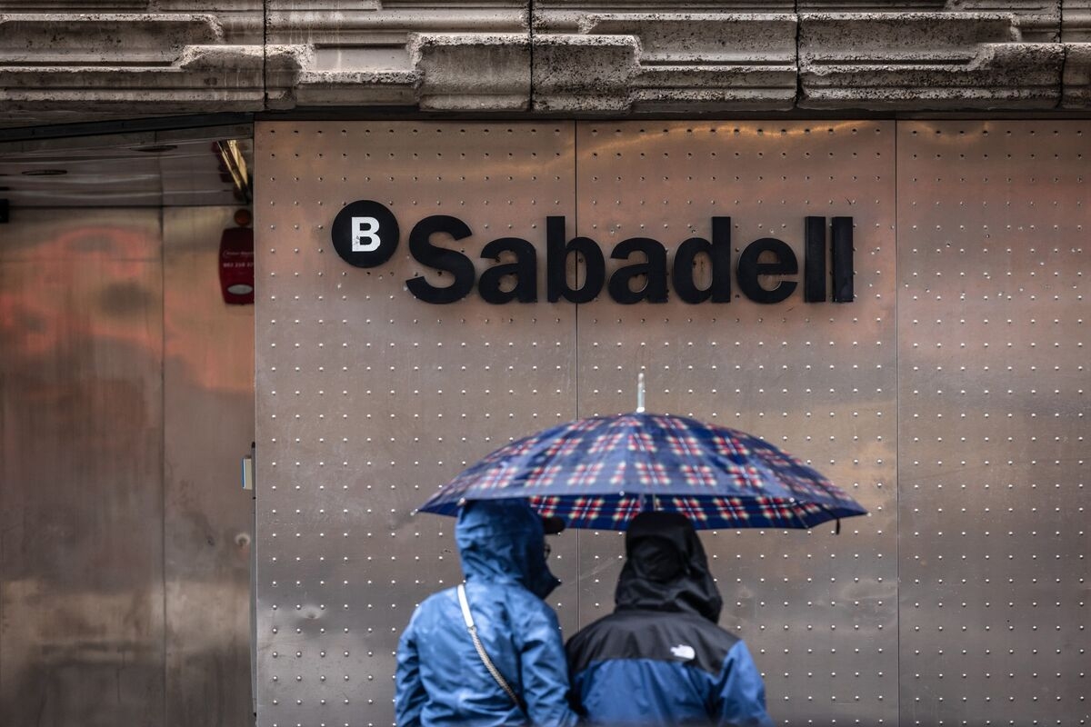 Sabadell Said to Have Approached Unicaja Investors Over Deal
