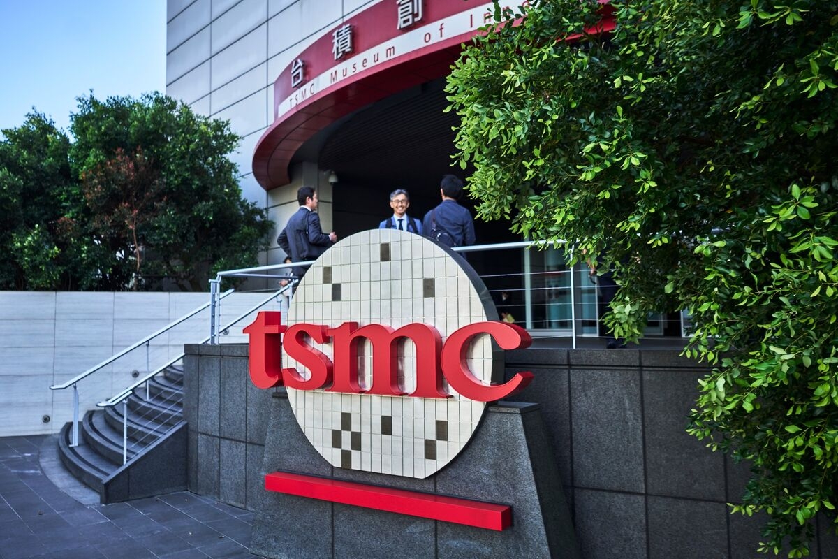 TSMC Evaluates Building Advanced Chip Plant in the UAE