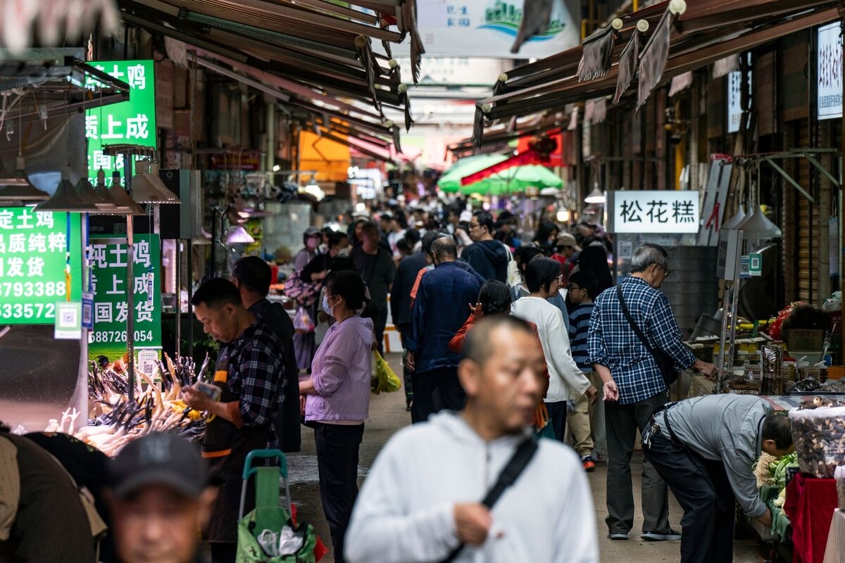 China's Rare Lending Slump Feeds Worry on Slower Economic Growth
