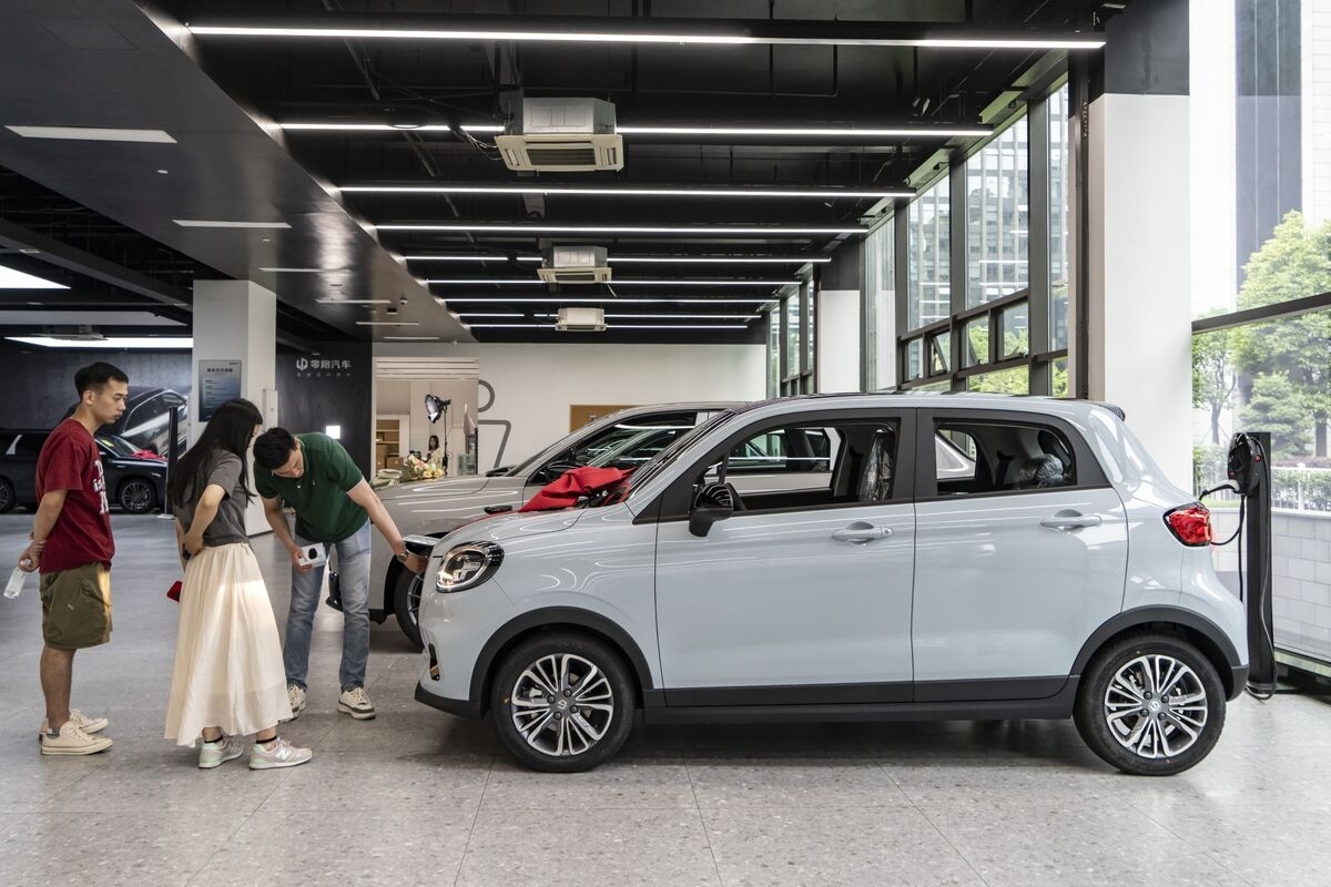 Leapmotor Swings to Profit as Vehicle Sales Hit Record