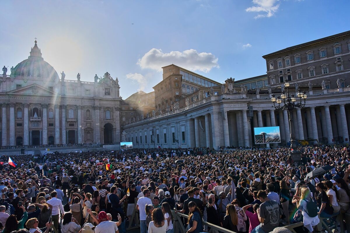 The Delight of Being a Tourist in Rome During the Conclave