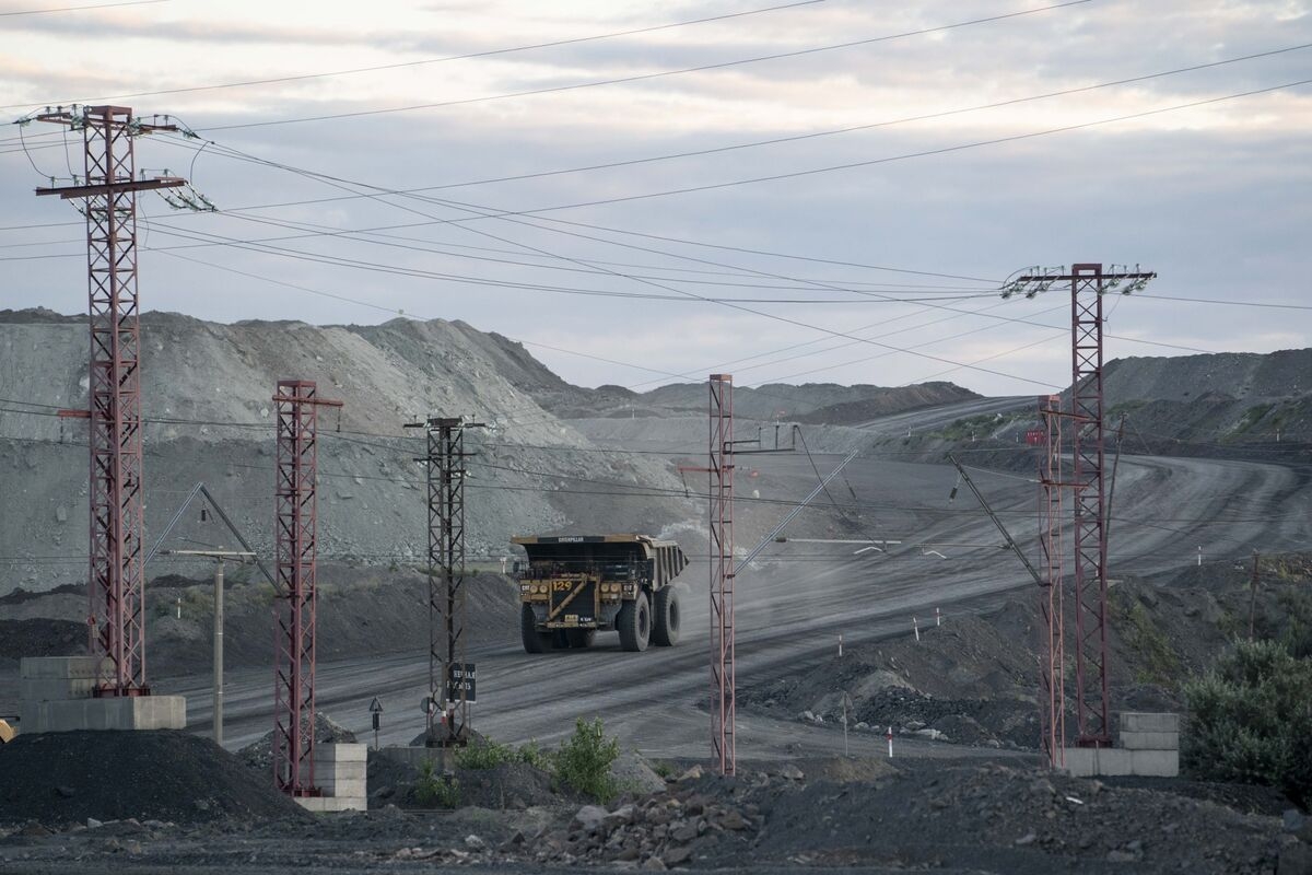 Ukraine, US Sign Additional Documents on Implementing Minerals Deal