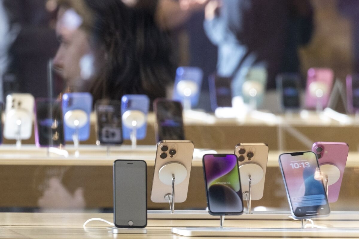 Apple Aims to Build Most iPhones for US in India by End of 2026
