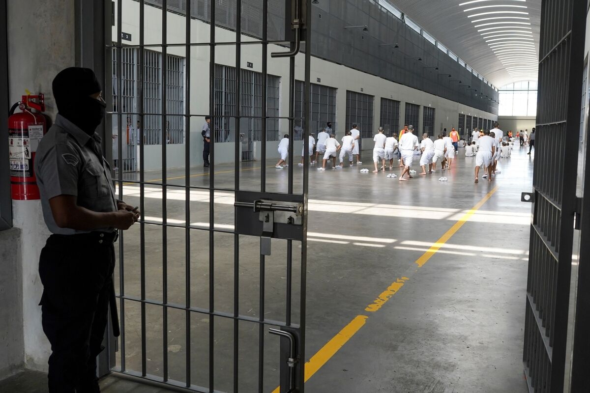 Trump Violated Rights of Deported Venezuelans, Judge Rules