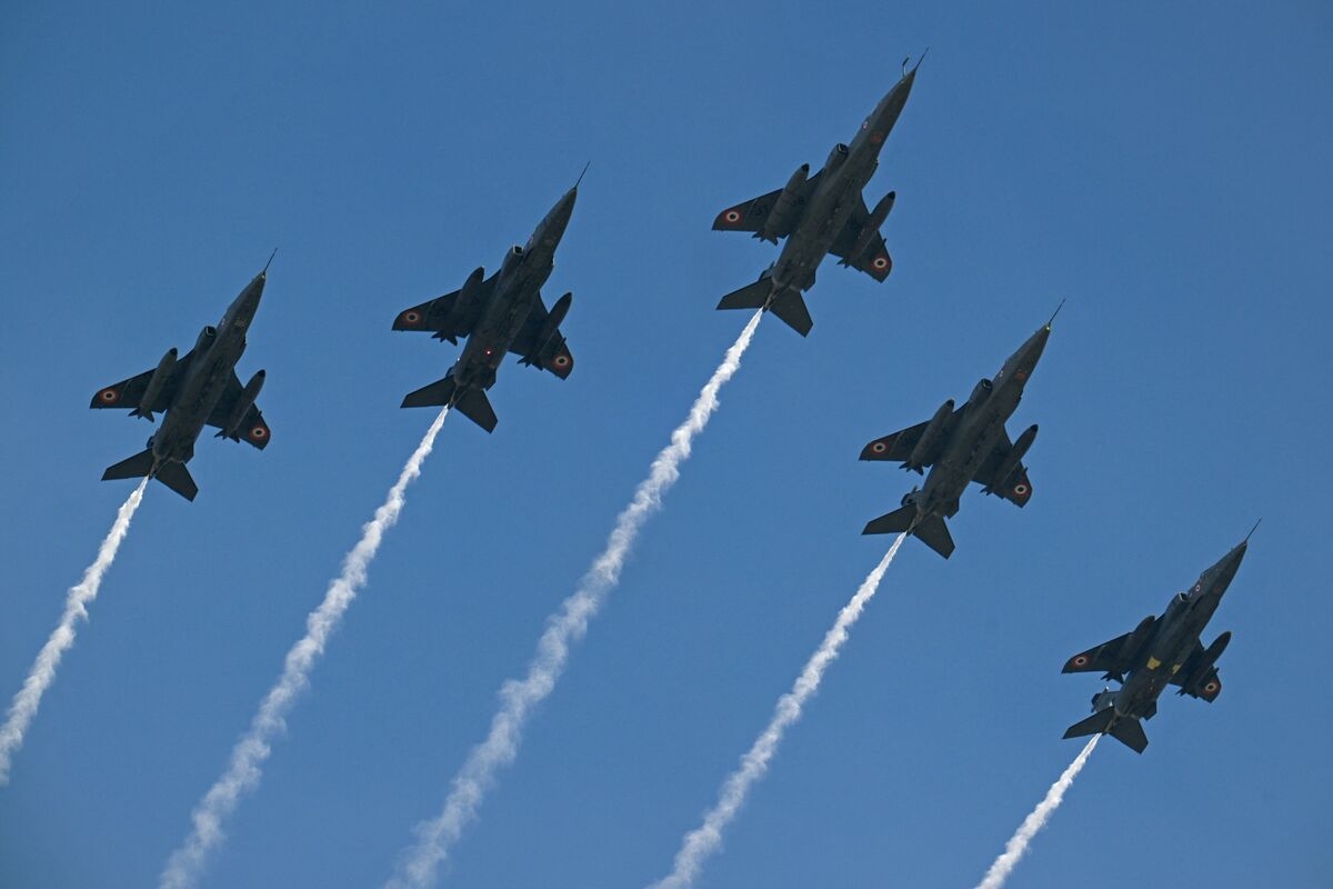 India Allows Private Firms to Build Advanced Fighter Jets