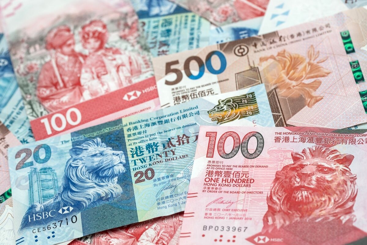 World's Top Carry Trade Renews Debate Over Hong Kong Dollar Peg
