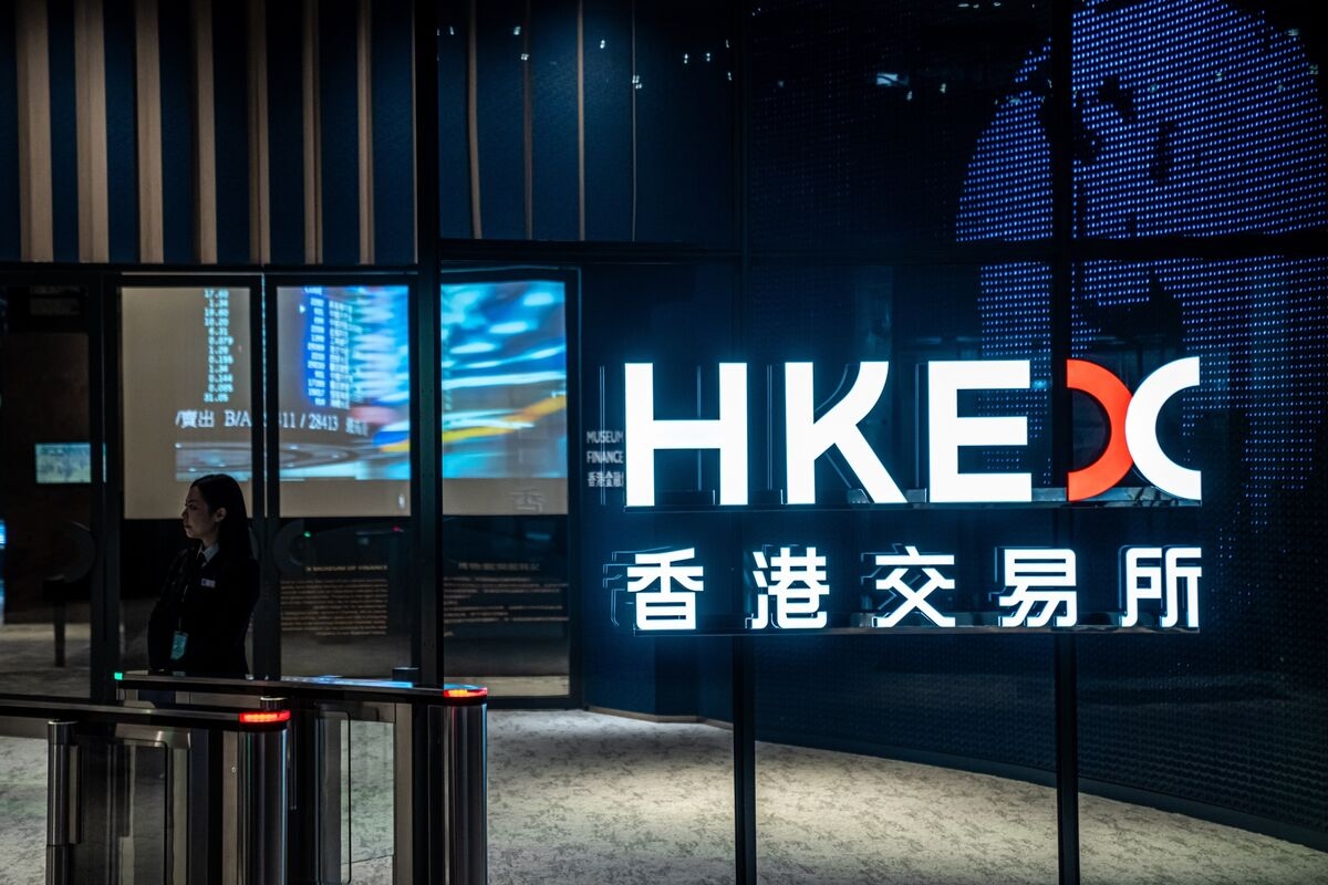Hong Kong Bourse Consults on Cutting Settlement for Trades to One Day