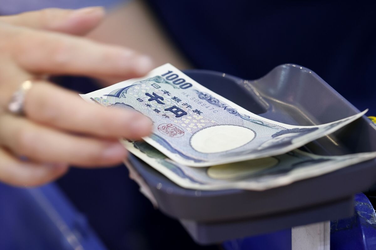Hedge Funds Turn Bearish on Yen Before Upper House Vote