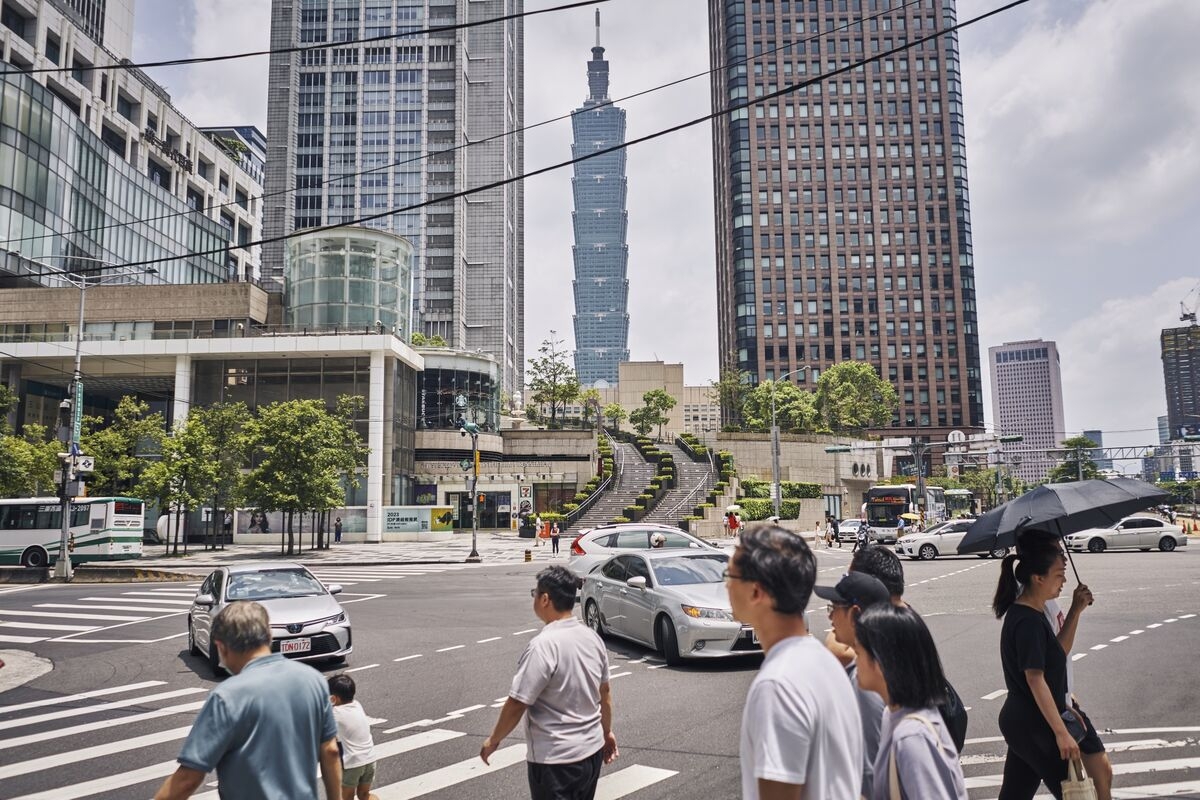 Taiwan Life Insurers' $700 Billion Bet on the US Is Backfiring