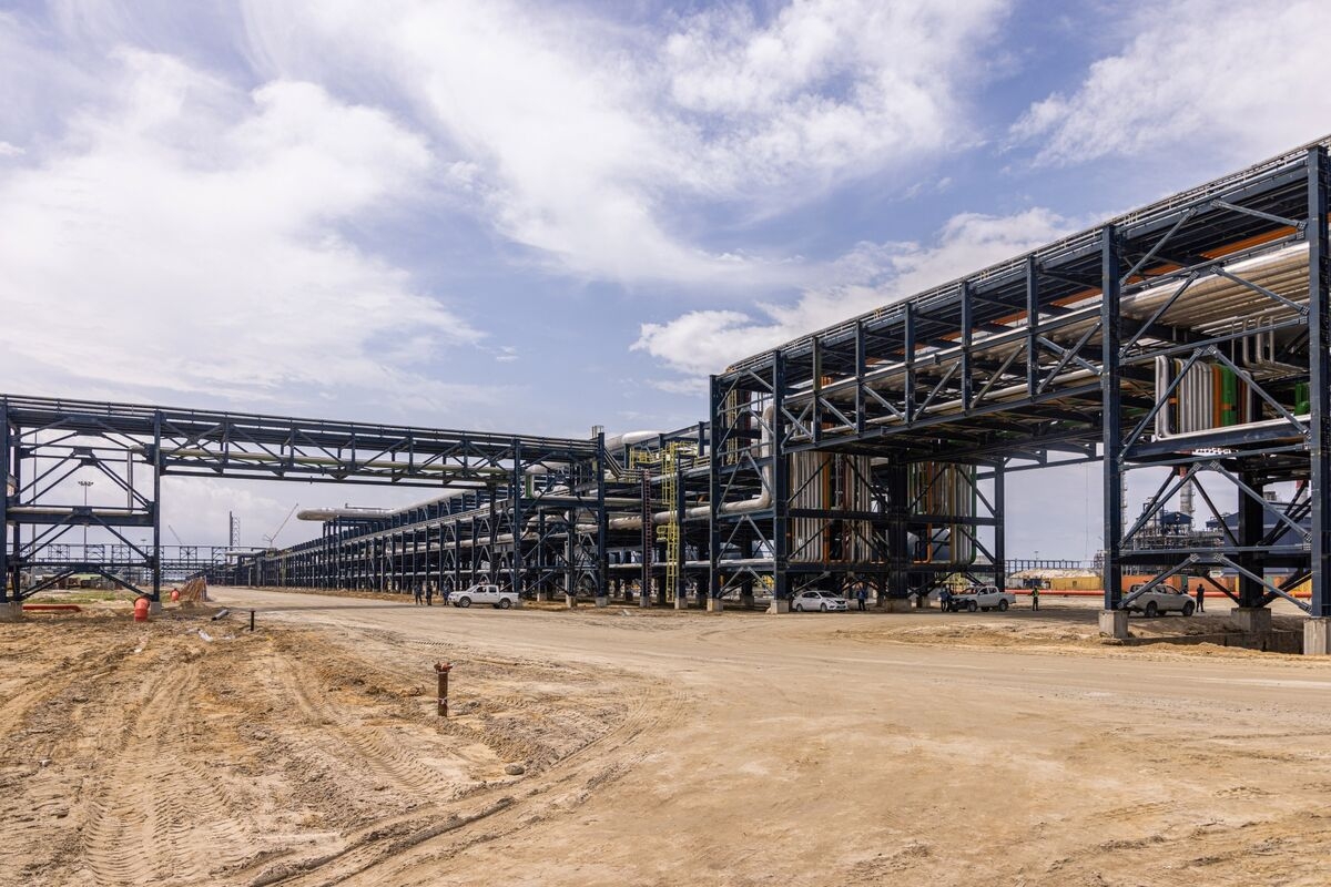 Nigeria's Gasoline Retailers Warn of Dangote Refinery Monopoly