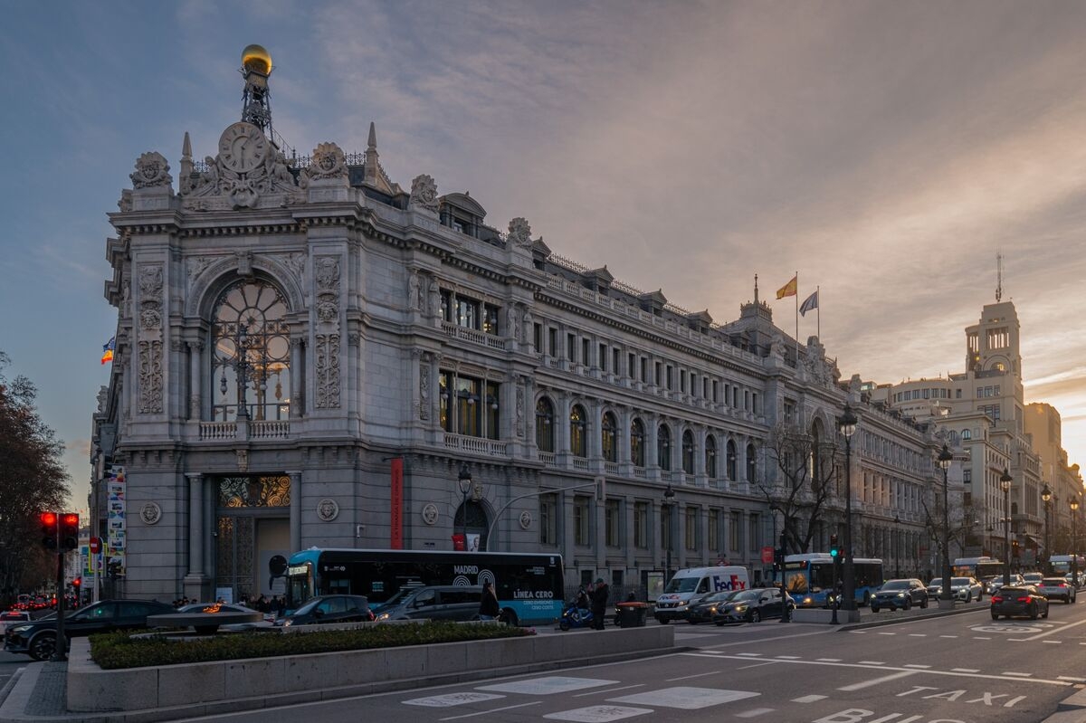 Europe's Watchdogs Scrutinize Bank Liquidity Amid Tariff Turmoil
