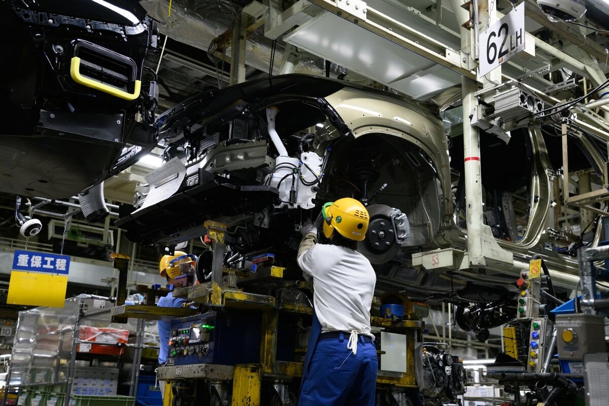 Highest US Tariffs Since WWII Set to Cut Growth, Boost Inflation