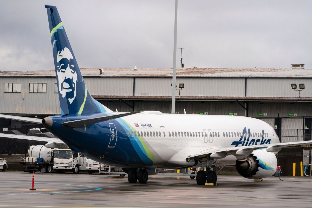 Alaska Air Brings Back Annual Profit Outlook on Improved Demand