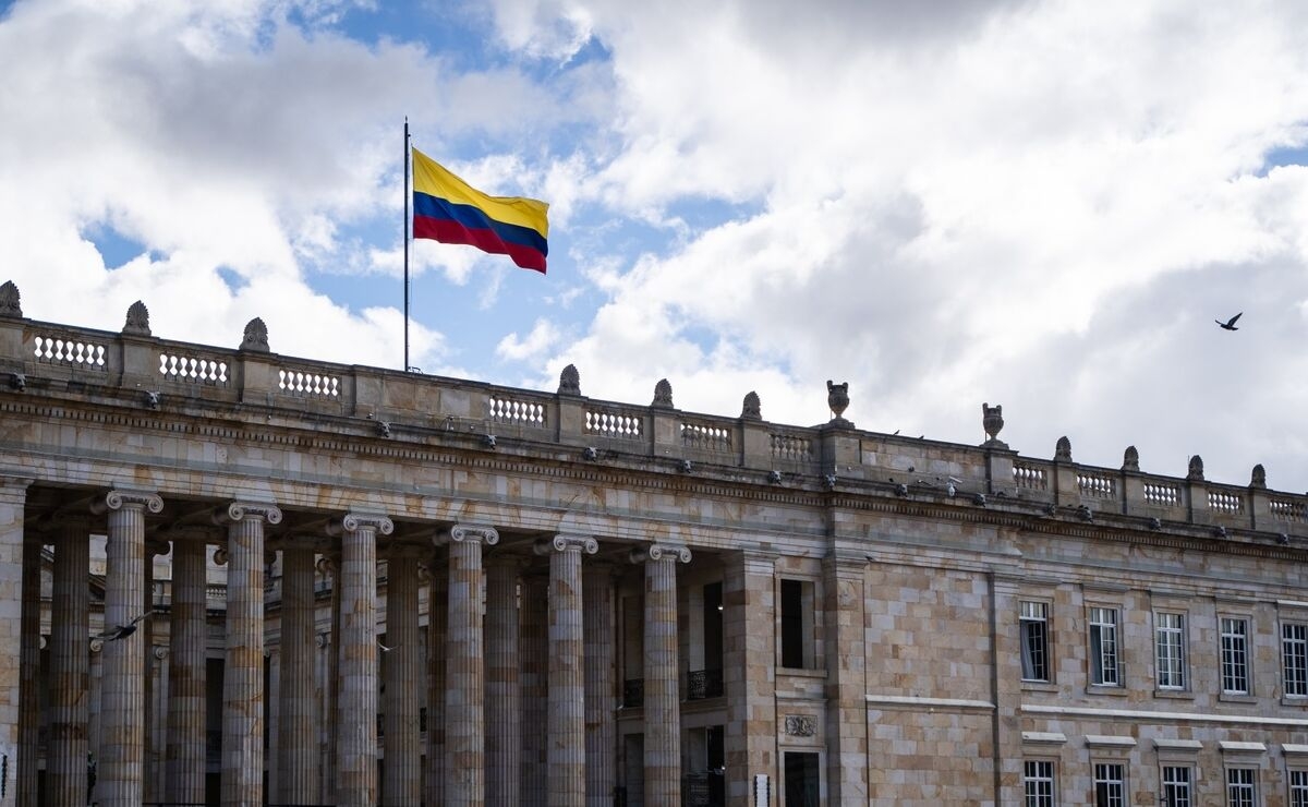 Finance Chief Signals That Colombia Will Suspend Fiscal Rule