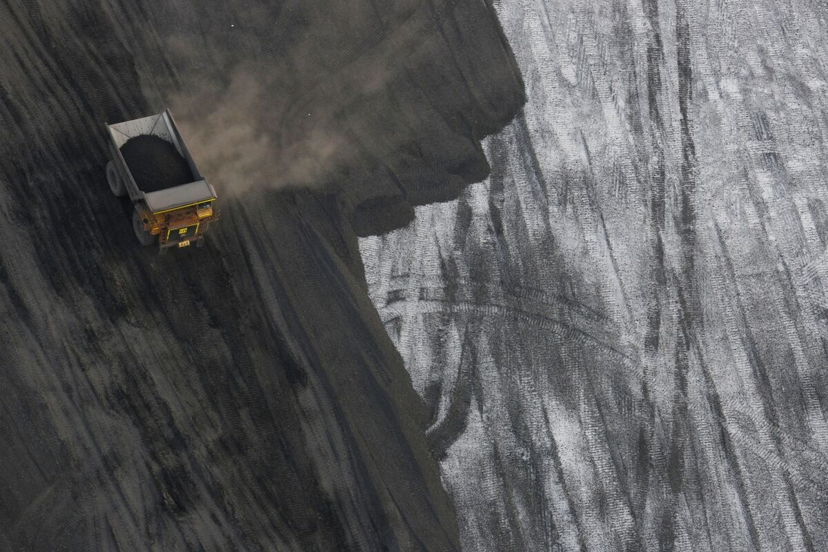 Anglo Remains in Talks to Sell Coal Assets to Peabody After Fire