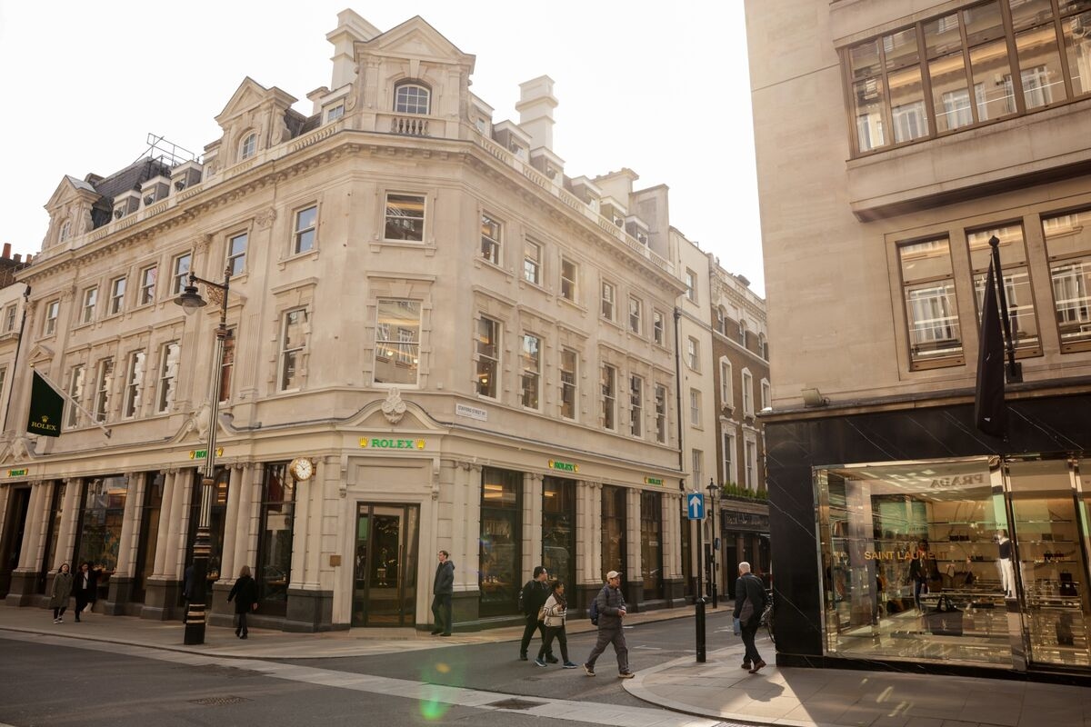 Singapore, London Are Costliest Cities for Luxury Spending