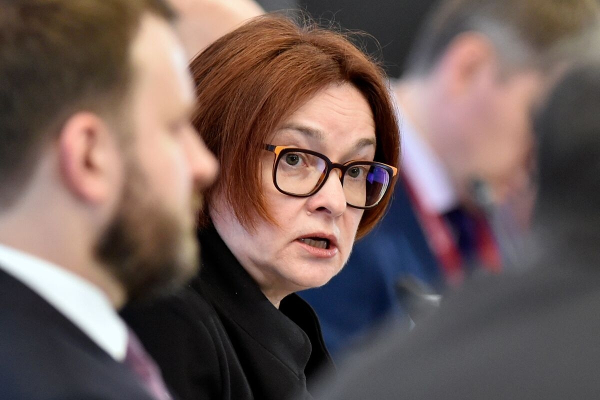 Putin's Central Banker Under Pressure to Cut Record-High Rates
