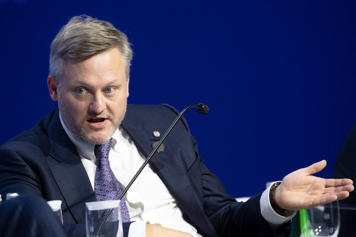 BP CEO Sees Pay Cut 30% After Profit Miss, Elliott Intervention