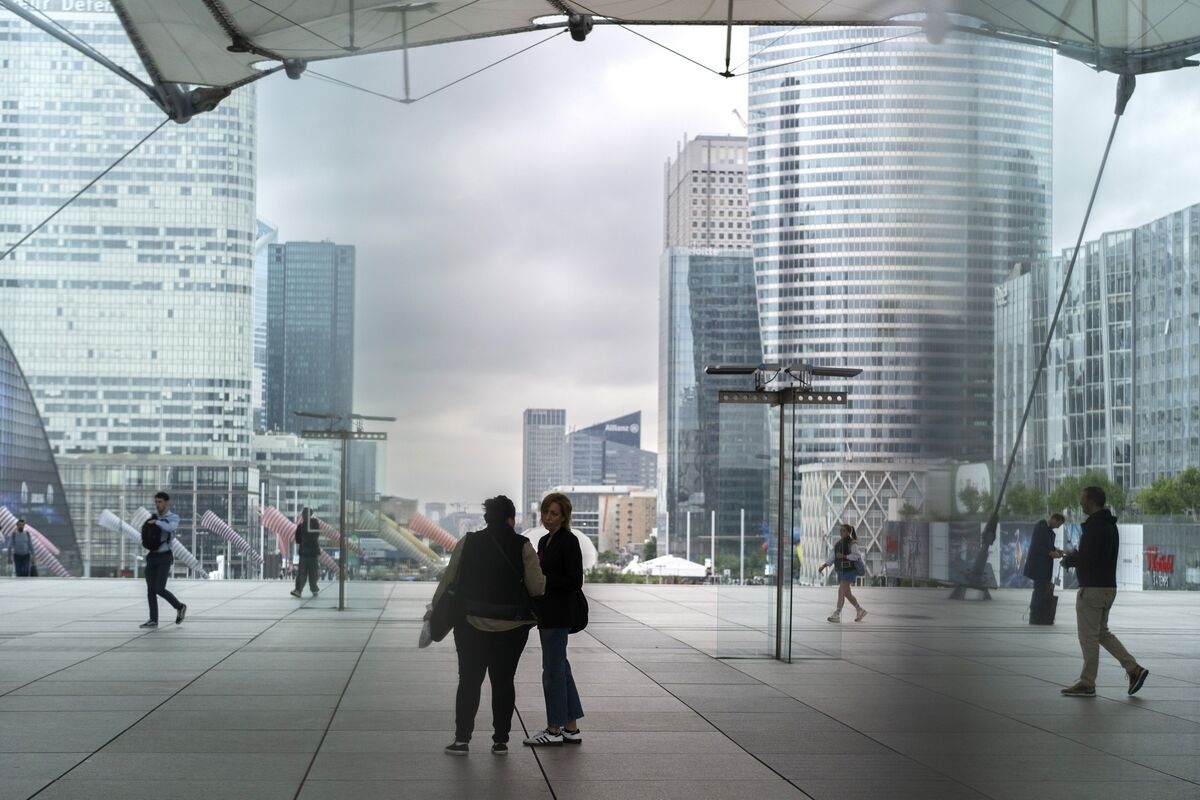 France Left Unloved by Investors as German Markets Power Ahead