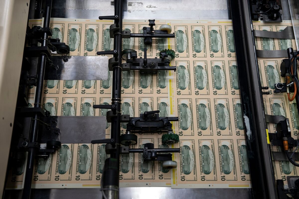 Sell America Debate Back After Moody's Downgrade