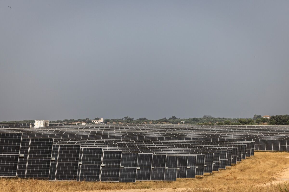 Europe's Energy Security Threatened by Cloudy and Windless Days