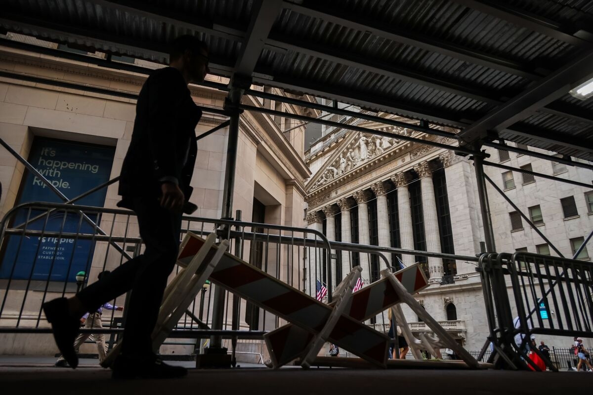 S&P 500 Rises With EU Deal Sealed Ahead of Data, Earnings Frenzy