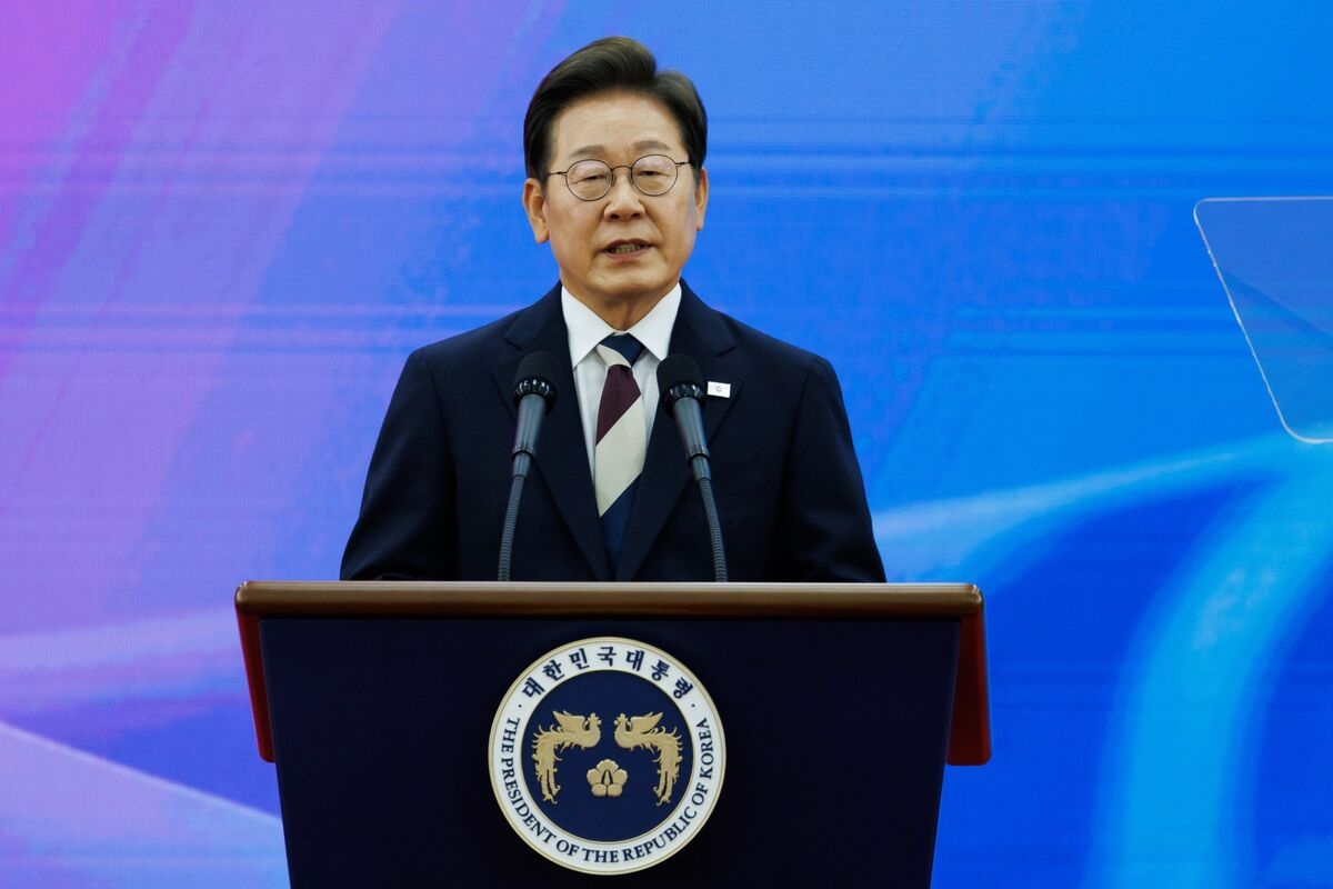 South Korea's Lee to Meet Chaebol Heads in Bid to Revive Economy