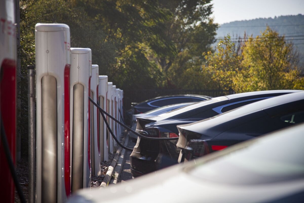 Tesla Extends European Slump With 37% Sales Drop in France