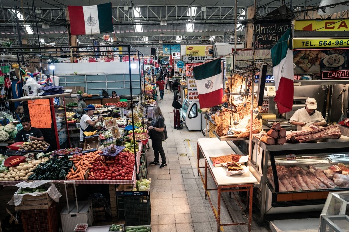 Mexico's Slowing Economy Gives Banxico Space to Cut Key Rate, Official Says