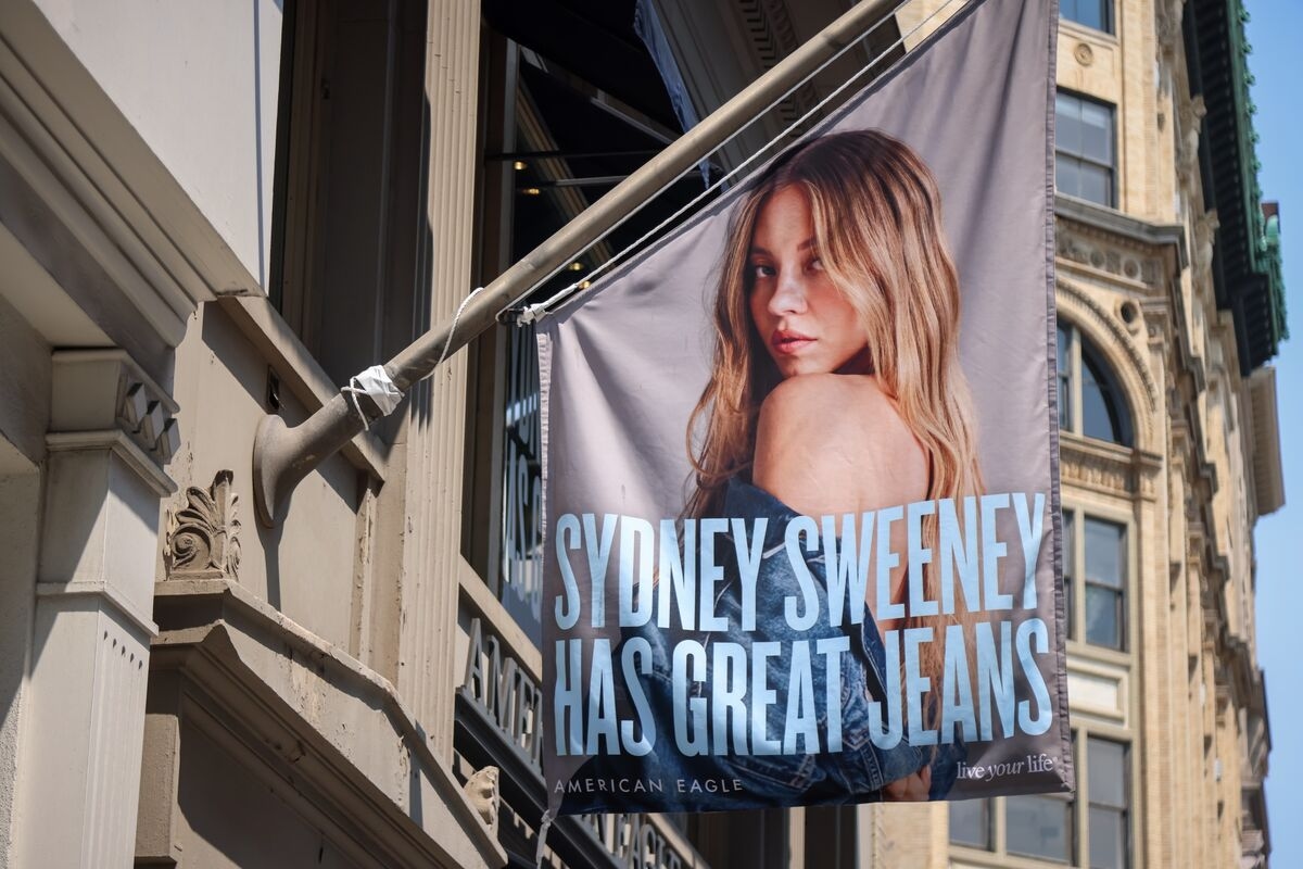 American Eagle Jumps Most Since 2000 After Trump Praises Sydney Sweeney Ad