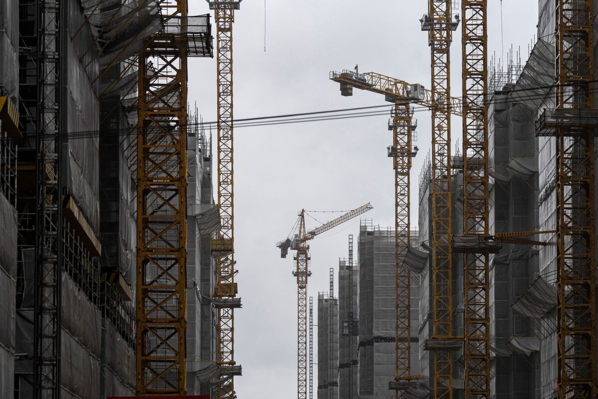 China's Industrial Output Seen Slowing on Rain, Capacity Curbs
