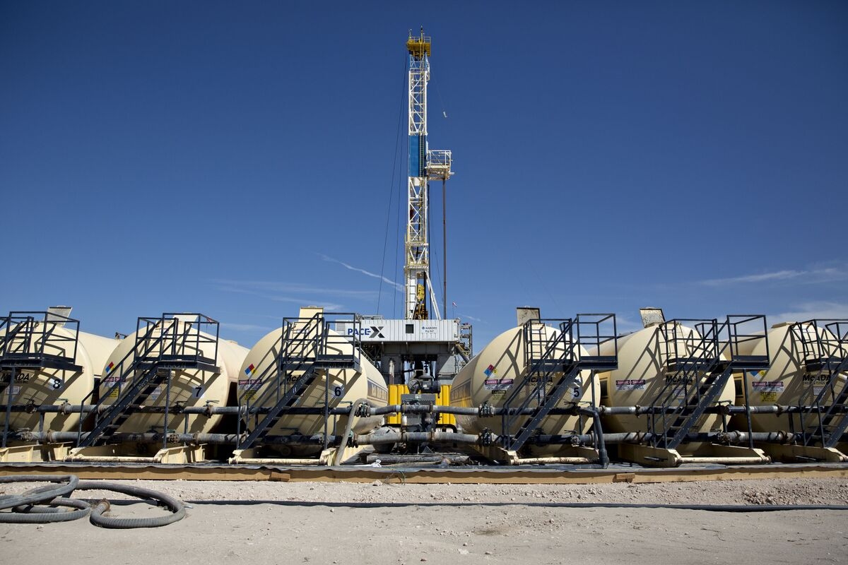 Shale Drillers Turn Against Each Other as Toxic Water Leaks Hit Biggest US Oil Field
