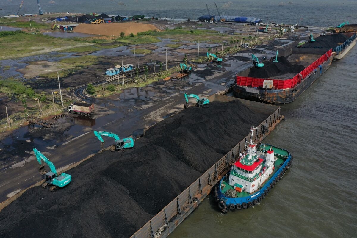 Buyers of Indonesian Coal Claim Local Index Is Distorting Prices