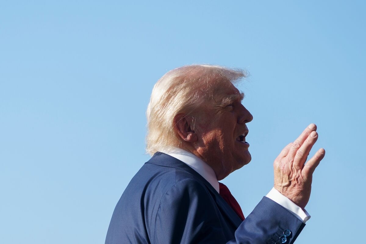Trump Unleashes Trade Blitz as Deadline Looms