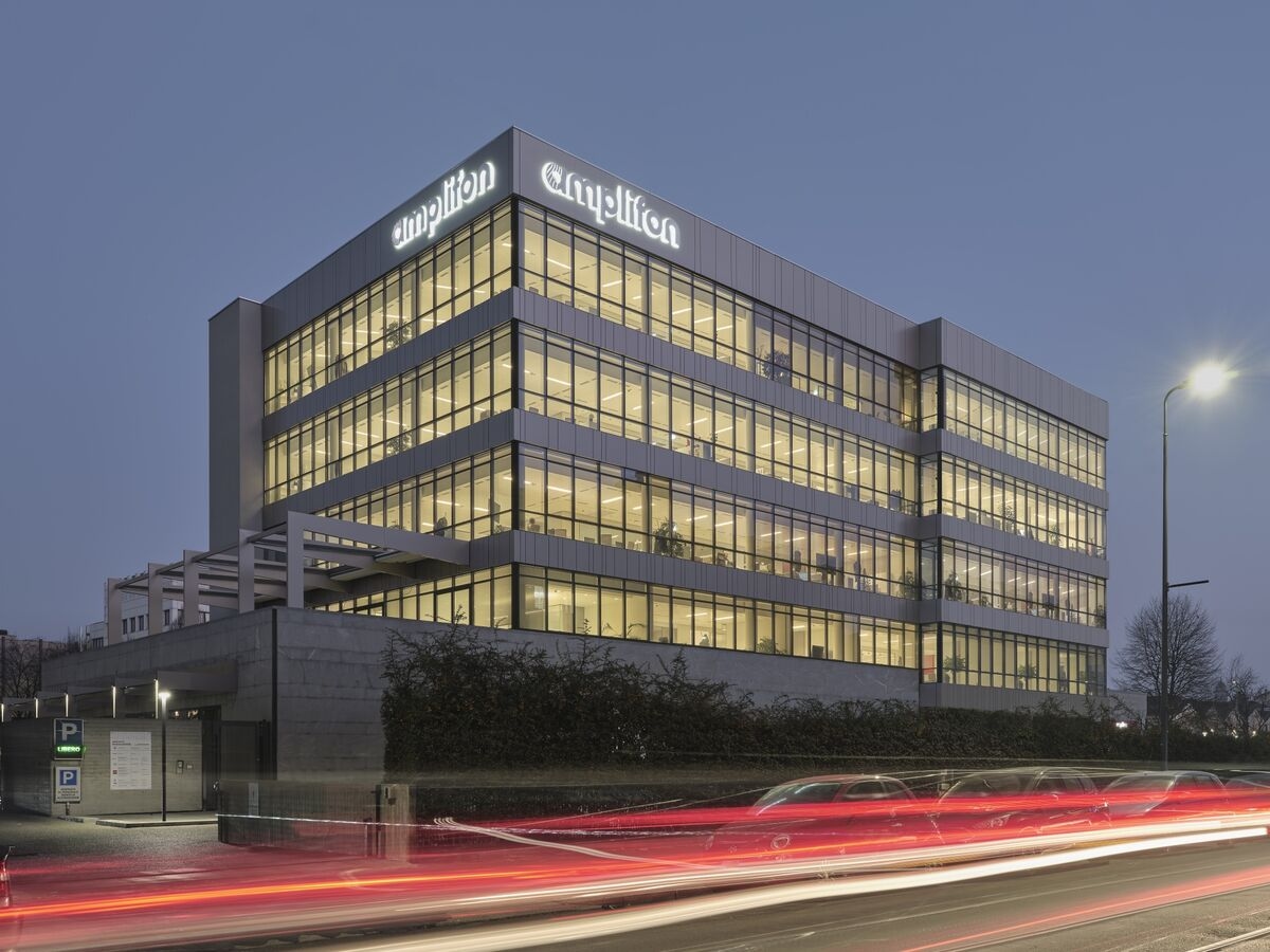 Amplifon Slumps Most Ever on Revenue Miss, Guidance Cut