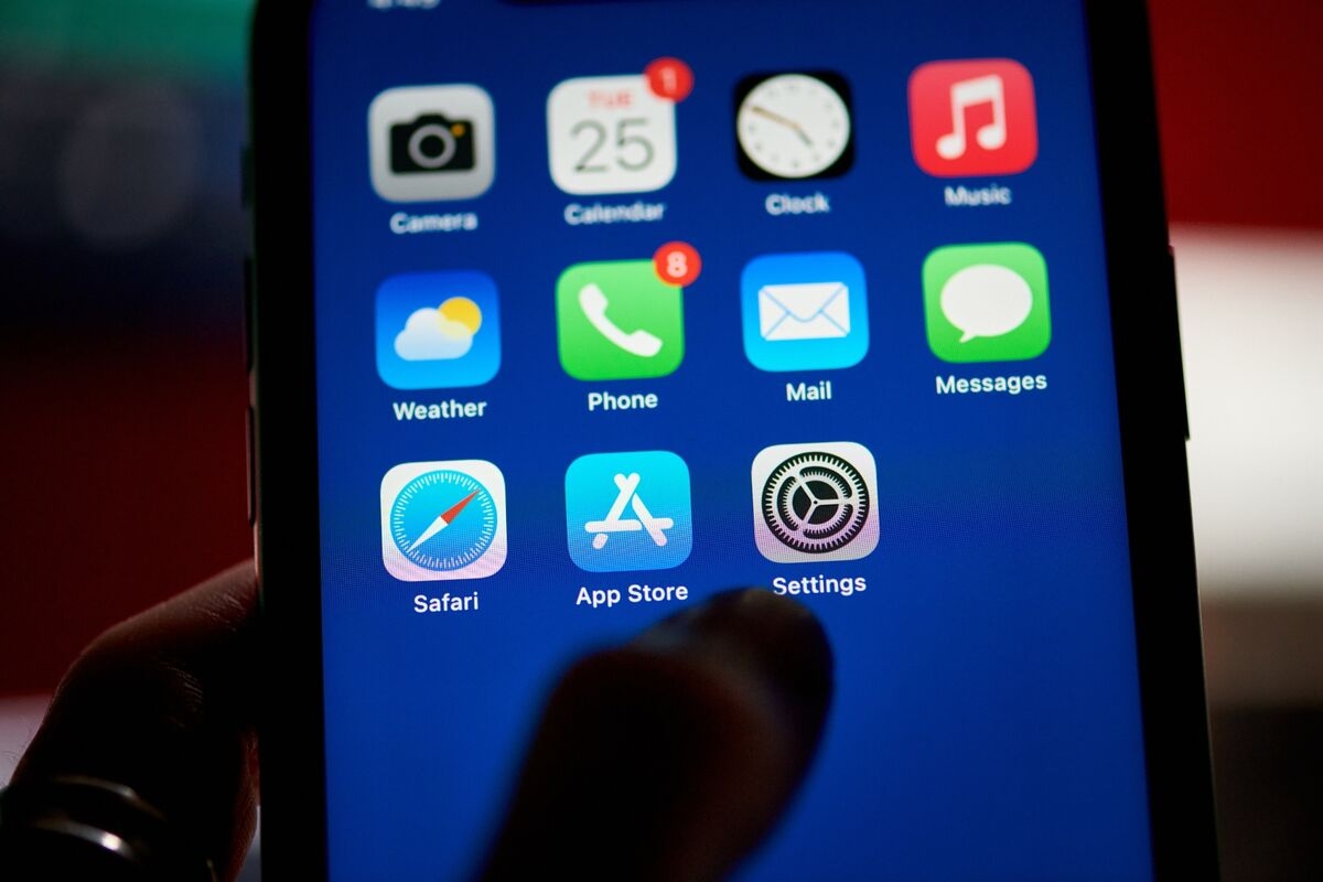 Apple Risks Fresh EU Charge Sheet Over App Store Curbs